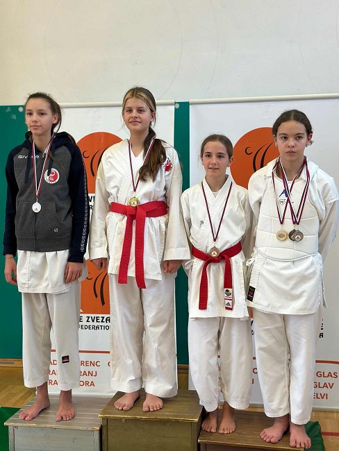 Isabel Humar Lesković ml. kadetinje U14 open 1. mesto, Veronika Zorzut Malinović 2. mesto, Tinia Pelicon 3. mesto